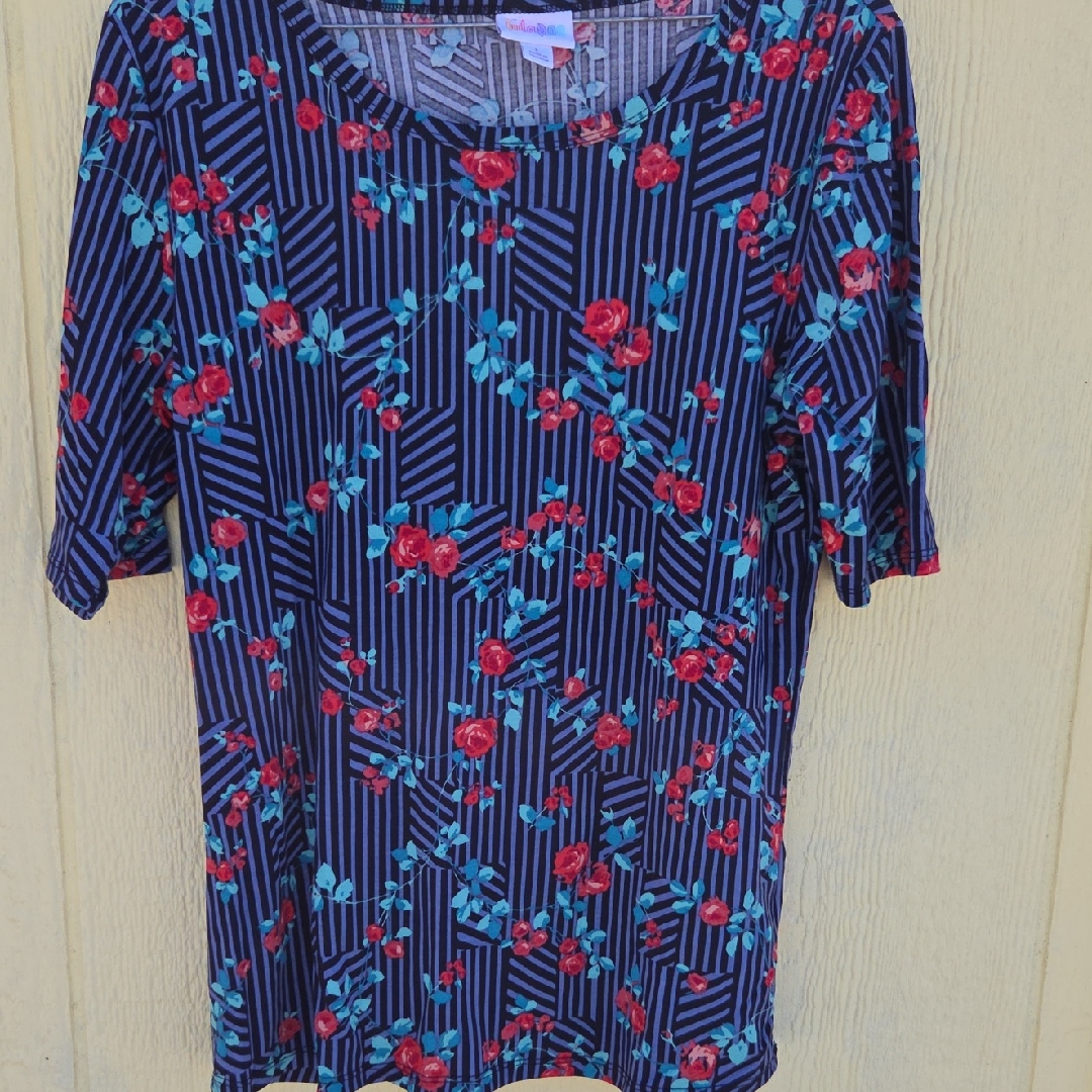 Lularoe Navy Scoop Neck Top With Red Roses & Teal Leaves Large
